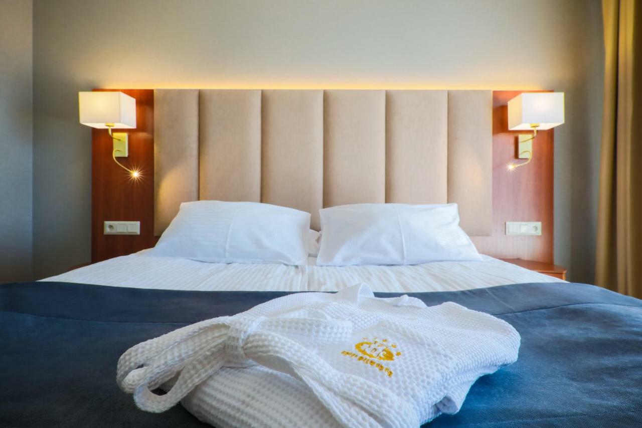 Hotel Belweder Ustron Exterior photo A bed with a duvet