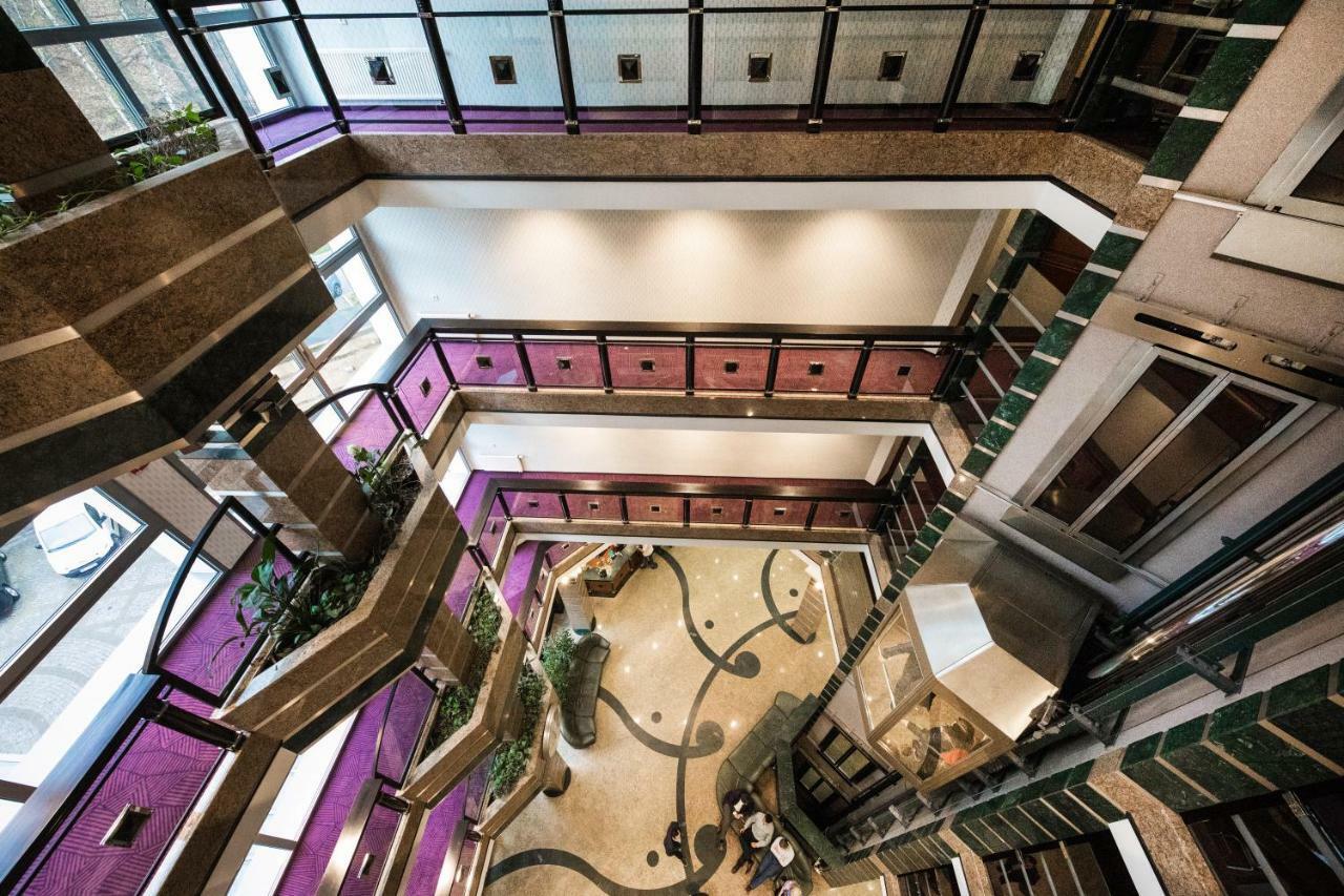 Hotel Belweder Ustron Exterior photo The atrium of the hotel